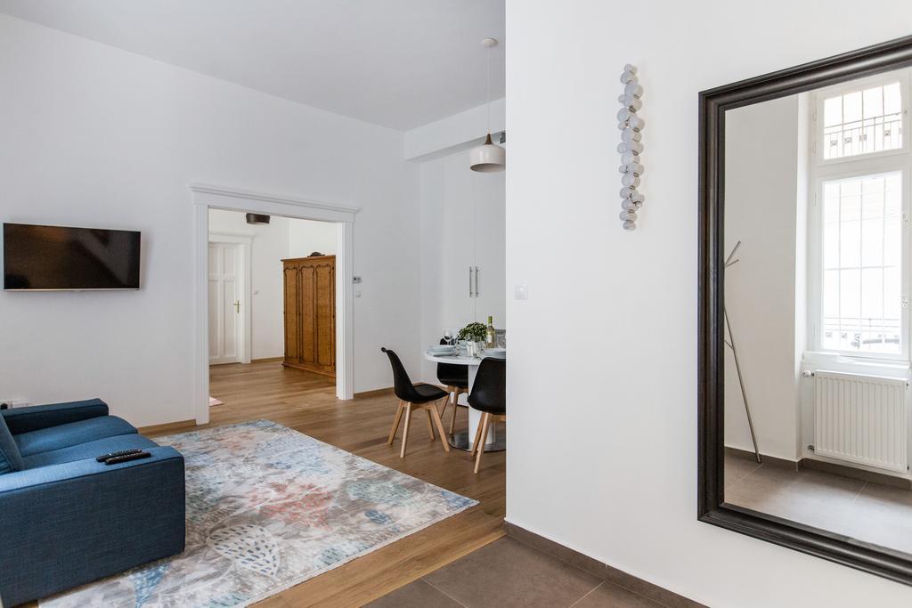 Basilica Dream Home In The Absolute Center บูดาเปสต์ ภายนอก รูปภาพ